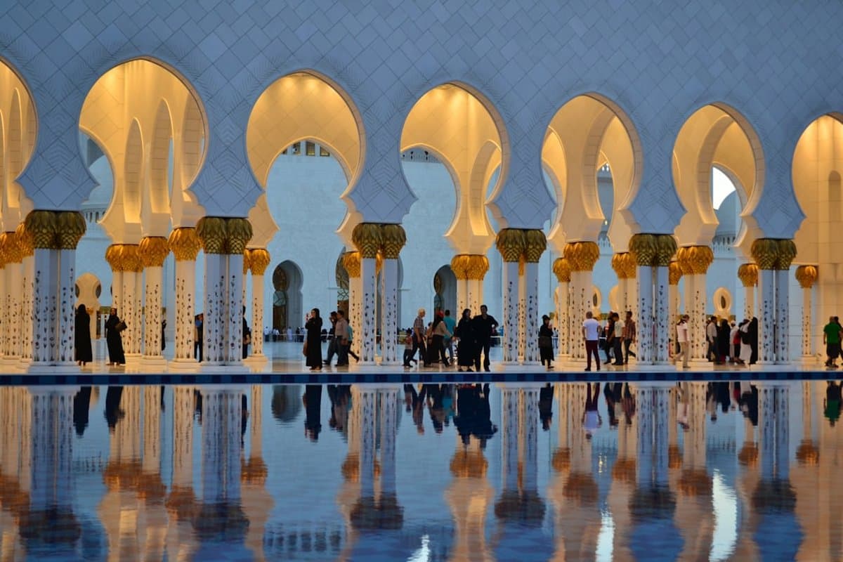 Abu Dhabi: Arabian Grandeur
